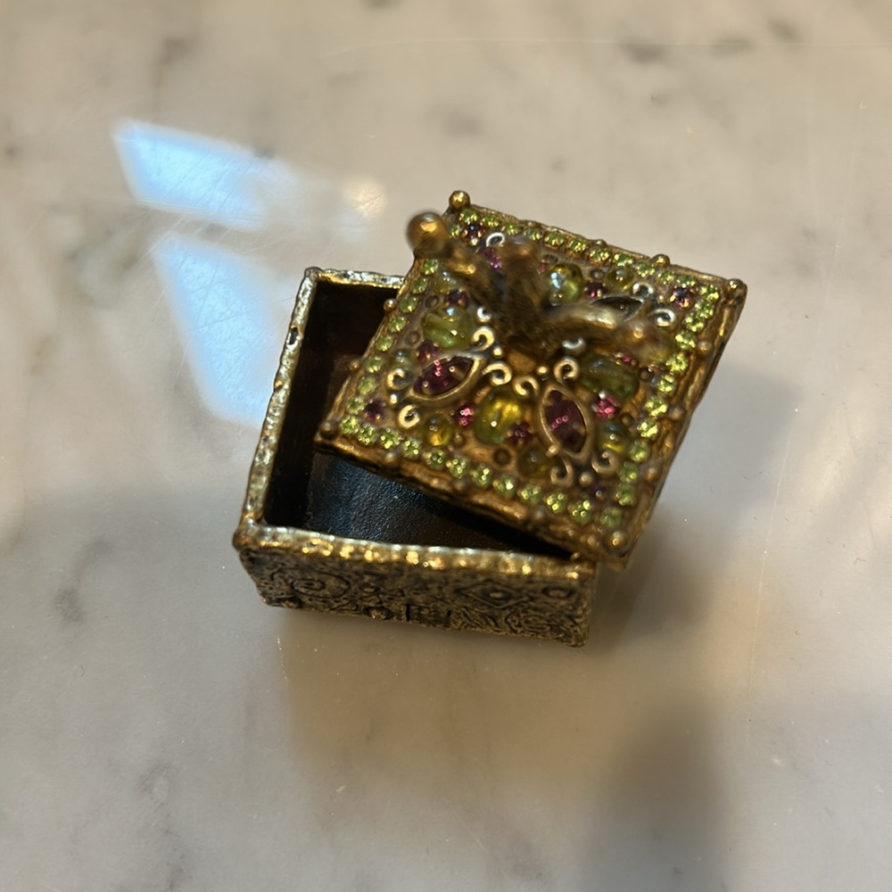 Elegant Gold and Red Jewelry Box - Picture 2 of 3